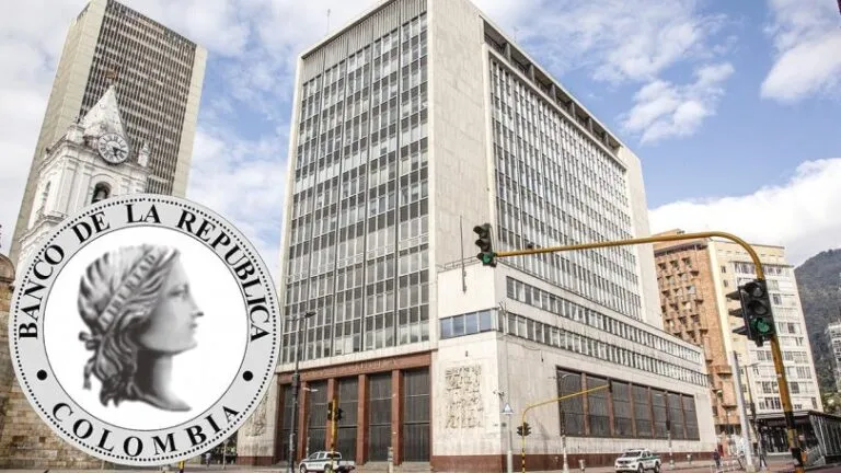 Sede del Banco de la República en Bogotá, en la jornada de la emisión de bonos de Colombia