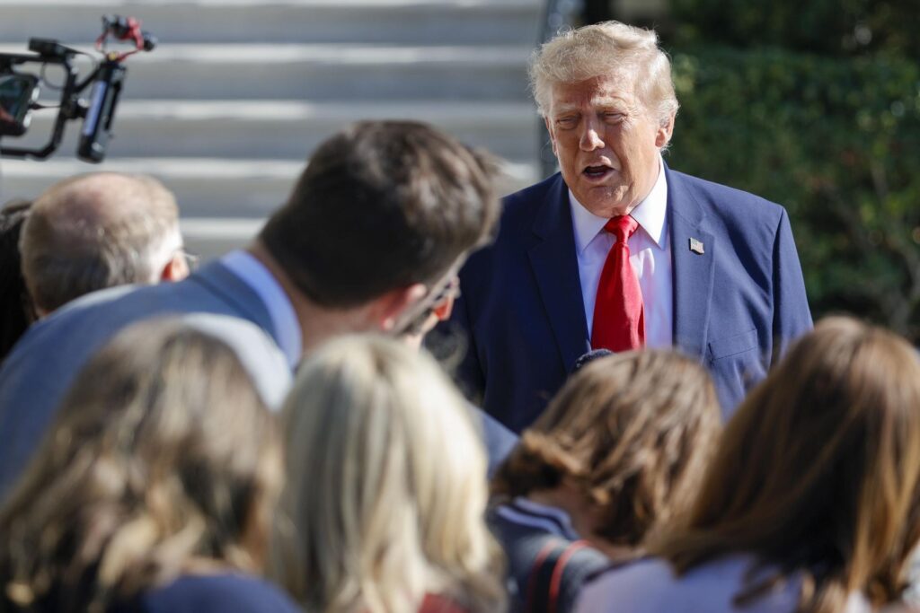 Buques de Estados Unidos por Cuba: el presidente Donald Trump hablando en un acto en Florida
