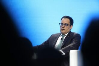 Calixto Ortega durante su intervención sobre el fortalecimiento del bolívar en las reuniones del FMI en Bangkok