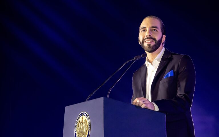 El presidente Nayib Bukele en un acto oficial, al inicio de la campaña electoral salvadoreña