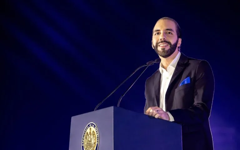El presidente Nayib Bukele en un acto oficial, al inicio de la campaña electoral salvadoreña