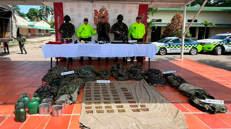 Captura de disidentes en Bolívar: detenido presentado por Policía y Ejército junto a munición y uniformes incautados