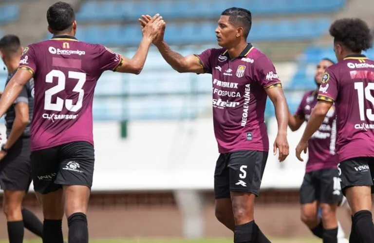 Carabobo cuadrangular A: jugadores del Granate celebran en el Misael Delgado de Valencia