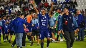 Jugadores del Cartaginés celebran la clasificación a la final de la Copa Centroamericana en Tegucigalpa