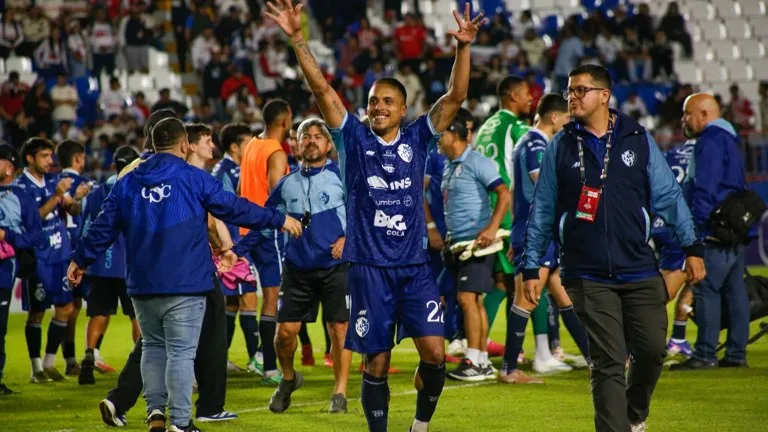 Jugadores del Cartaginés celebran el pase a la final de la Copa Centroamericana en Tegucigalpa