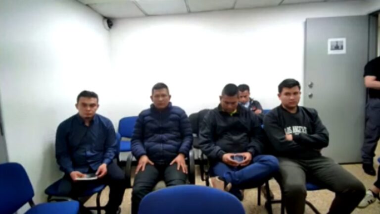 Caso Donovan Balanta: los procesados sentados durante la audiencia de imputación en Bogotá