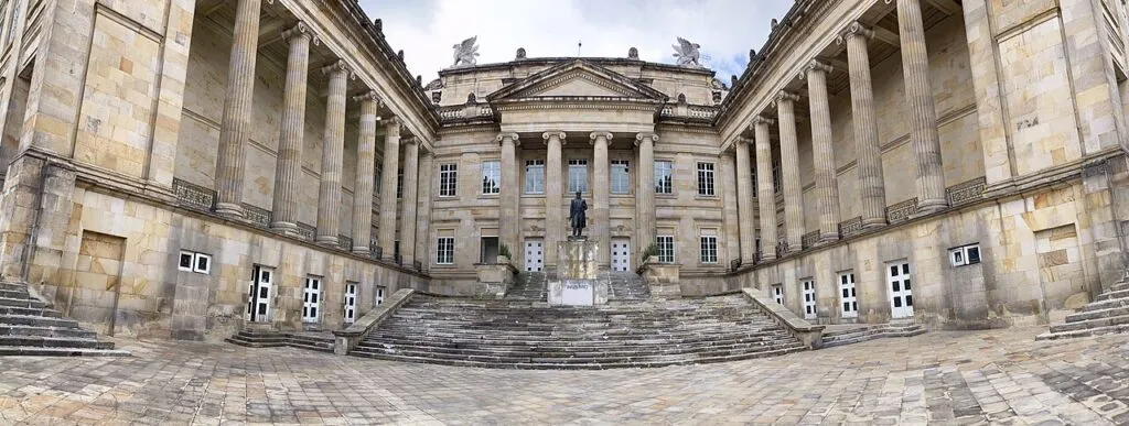 Denuncias contra De la Espriella: el Capitolio Nacional de Colombia, en Bogotá, sede del Senado donde Iván Cepeda anunció las acciones