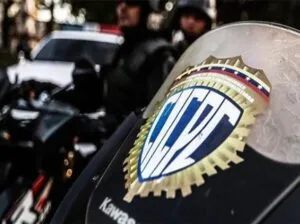 Agente del Cicpc preso: escudo del Cicpc en una moto patrulla del cuerpo de investigaciones