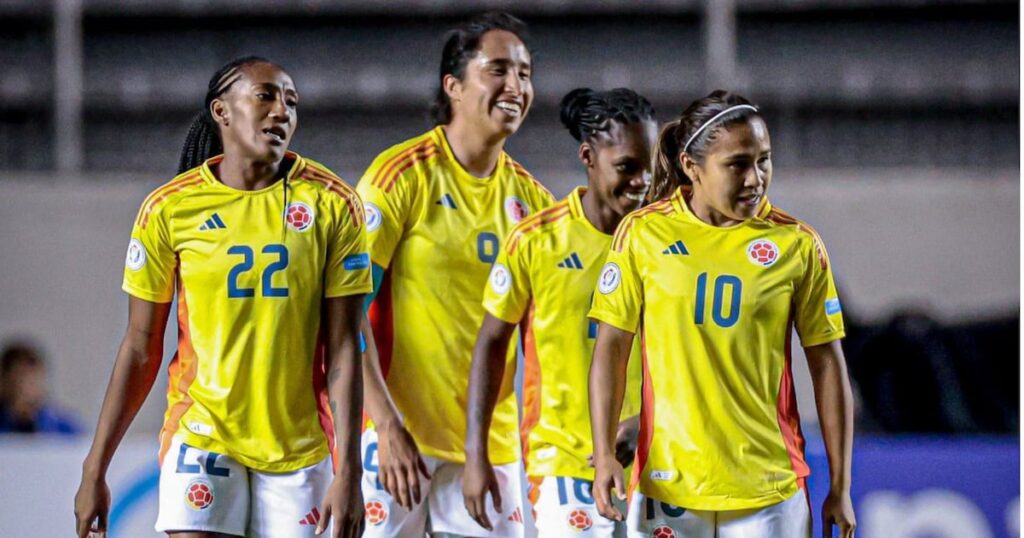 Jugadoras de la Selección Colombia Femenina con la camiseta amarilla antes del Mundial Femenino 2027