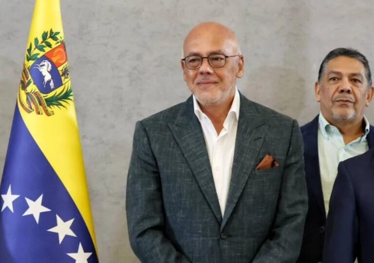 Jorge Rodríguez, presidente de la Asamblea Nacional, junto a la bandera de Venezuela antes de la instalación del Comité de Postulaciones Judiciales