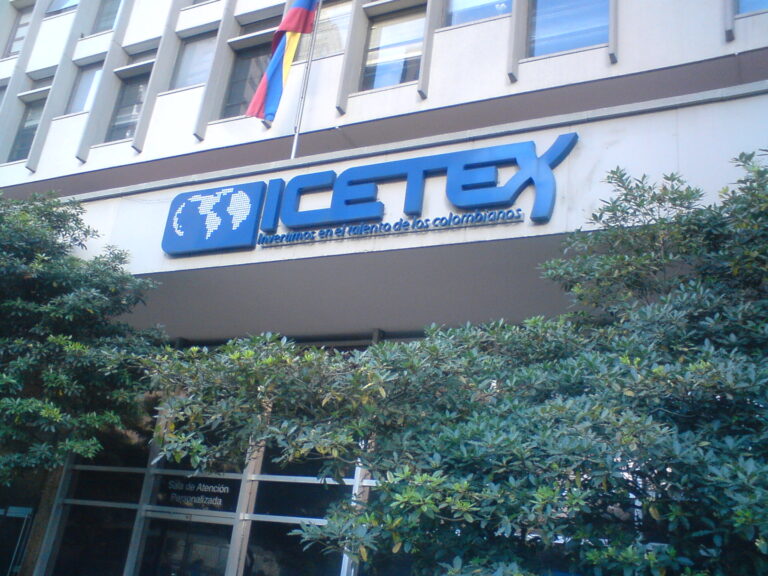 Fachada de la sede del Icetex en Bogotá, la entidad que administra los créditos del Icetex para la educación superior en Colombia