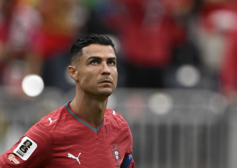 Cristiano Ronaldo con la camiseta de la selección de Portugal, en medio del expediente por la suspensión de Cristiano Ronaldo