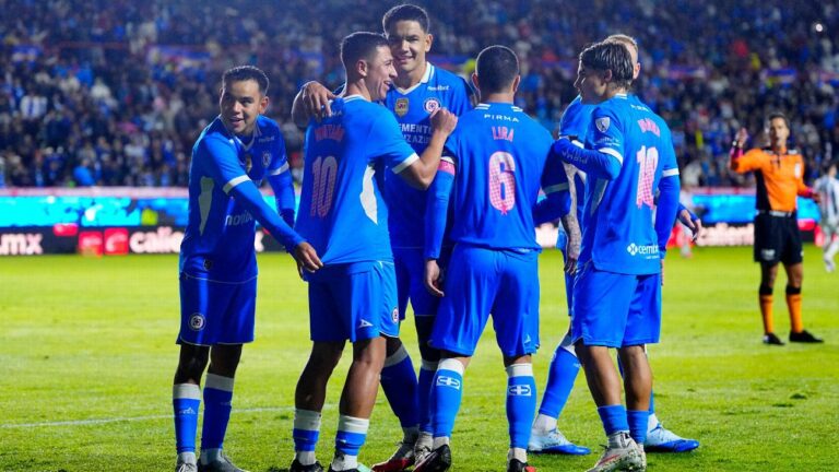 Cruz Azul vence al Pachuca: los jugadores de La Máquina celebran el triunfo en el Estadio Hidalgo