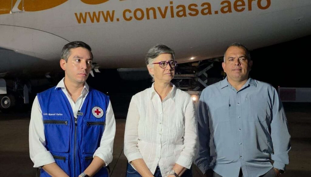 Directivos reciben los medicamentos Cruz Roja donados por Italia para los afectados por los sismos en Venezuela