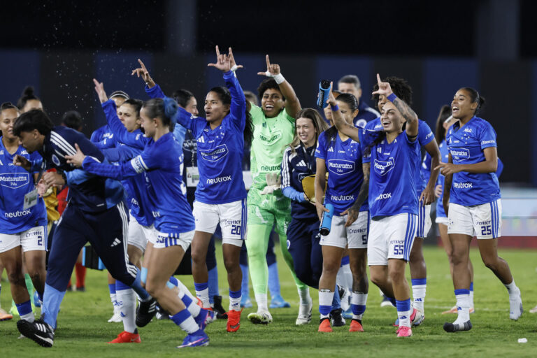Cruzeiro elimina a Libertad: las jugadoras del Cruzeiro celebran la clasificación a las semifinales de la Libertadores Femenina en Quito