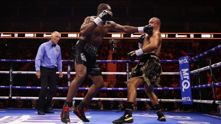 Daniel Dubois conecta una izquierda sobre Fabio Wardley en el segundo asalto de la pelea por el título mundial pesado de la OMB en Londres