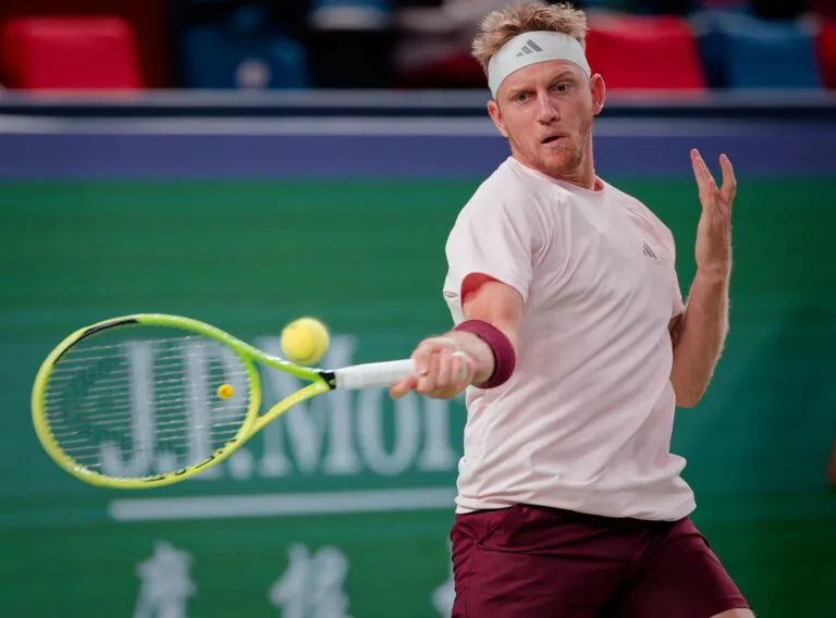 Davidovich completa el equipo español para la Copa Davis: el malagueño golpea de derecha en pista