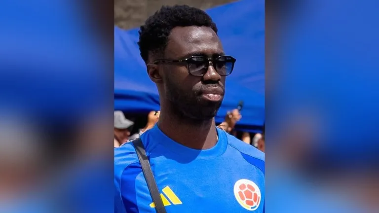 Dávinson Sánchez se salvó de las sanciones del derbi de Estambul: el defensor colombiano del Galatasaray, con la camiseta de la selección Colombia