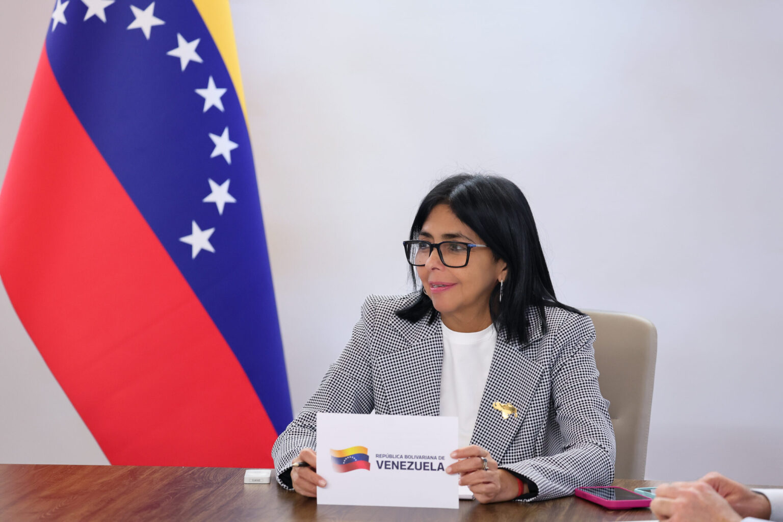 Delcy Rodríguez presentó el balance del plan Venezuela Renace a 100 días del doble terremoto Delcy Rodríguez durante la presentación del balance del plan Venezuela Renace