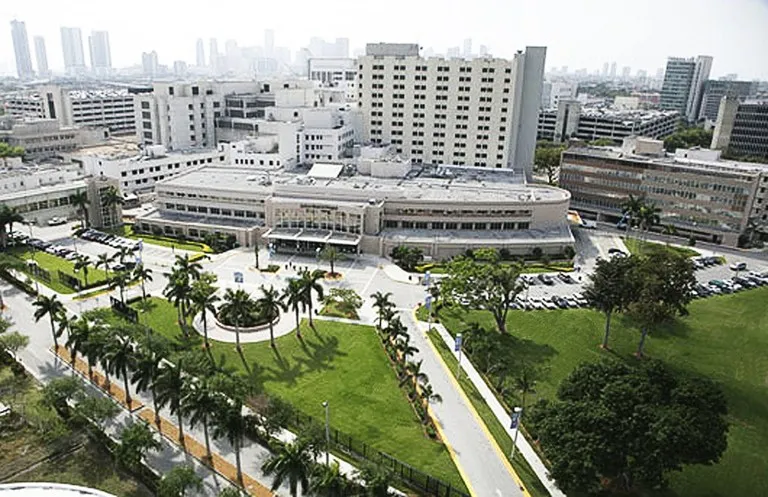 Demanda Jackson Memorial: vista aérea del Jackson Memorial Hospital en Miami, Florida