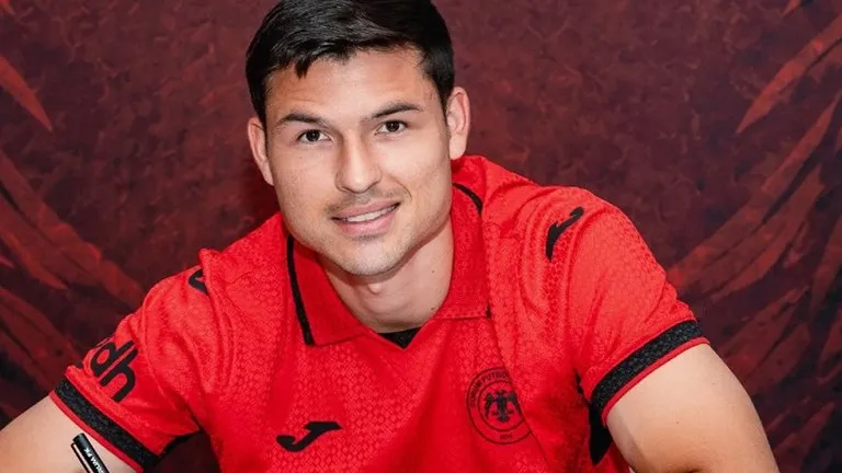 Jesús Ramírez con la camiseta del Corum FK en su presentación oficial: el doblete de Jesús Ramírez en Turquía