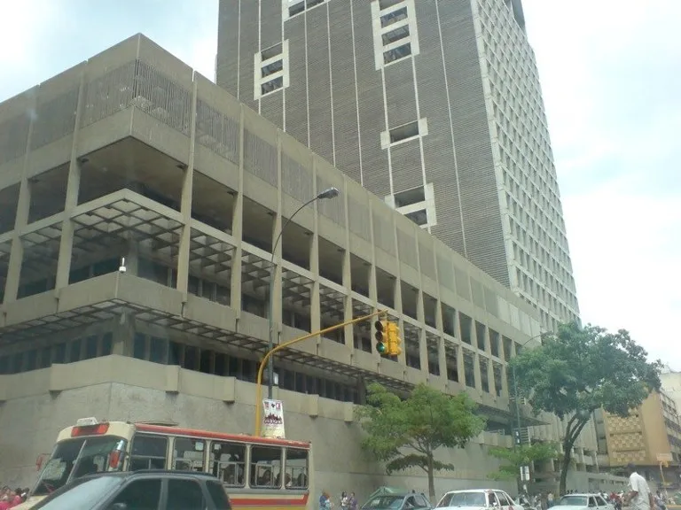 Dólar BCV hoy: la sede del Banco Central de Venezuela en Caracas