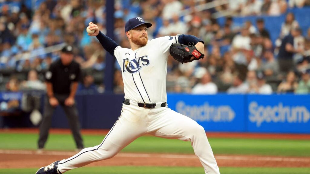Drew Rasmussen lanza por los Tampa Bay Rays en el Juego 5 de la Serie de Campeonato