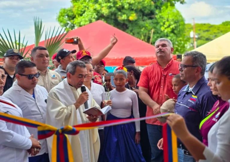 Entregan rehabilitados el CDI y la SRI Rómulo Gallegos en Caja Seca