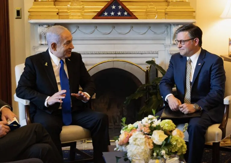 Elecciones en Israel: Benjamín Netanyahu, líder del Likud, durante una reunión oficial