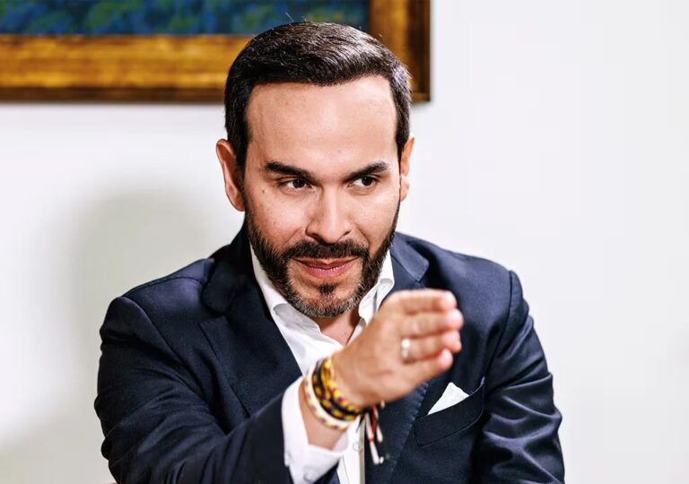 Abelardo De La Espriella, presidente de Colombia, durante el anuncio de la expulsión de 27 extranjeros