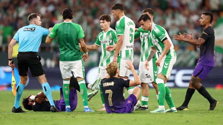 La sanción a Facundo Bernal: jugadores del Betis y del Barcelona se encaran tras la agresión a Lamine Yamal, que quedó tendido en el césped.