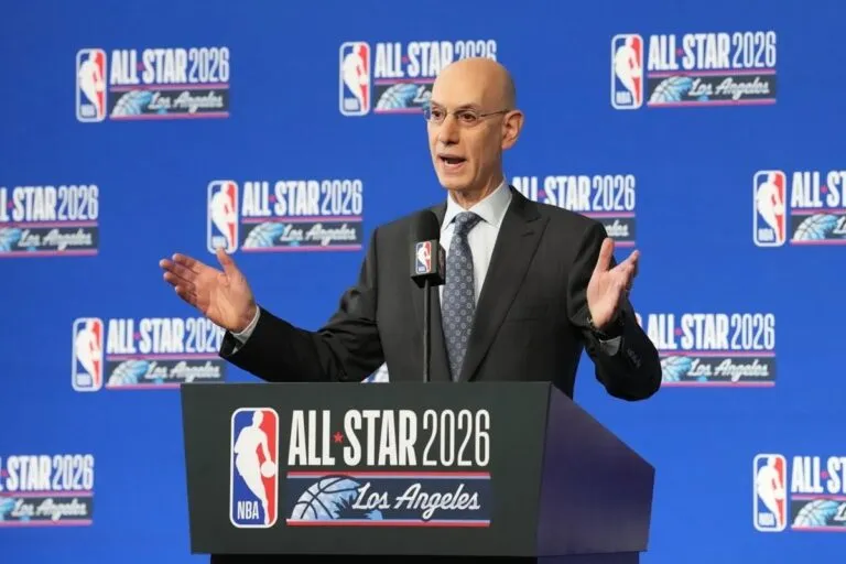 NBA Kalshi y Polymarket: Adam Silver, comisionado de la NBA, durante una rueda de prensa de la liga en Los Ángeles