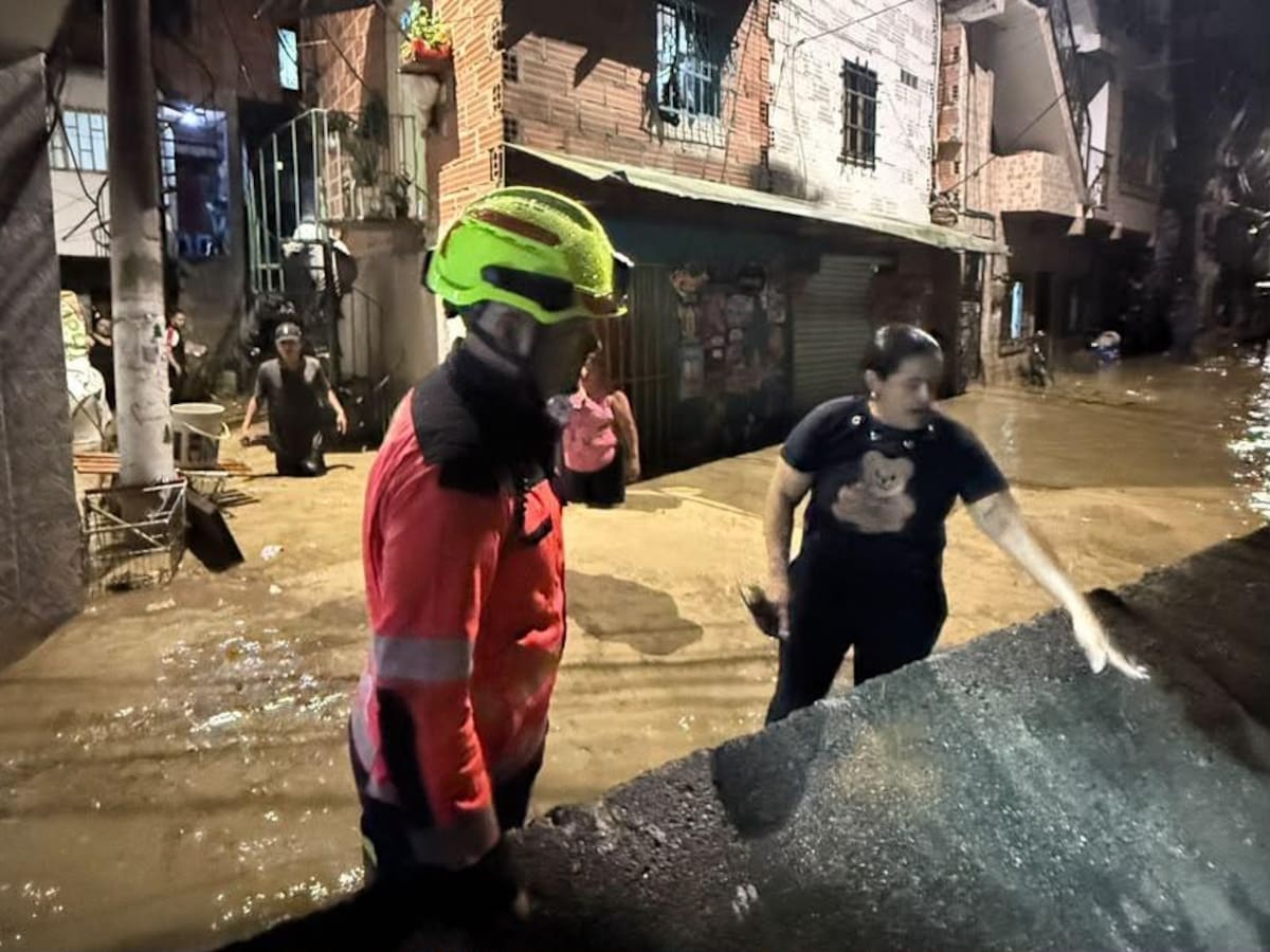 Fuertes lluvias en Medellín provocan inundaciones y 420 llamadas de emergencia Inundaciones por las fuertes lluvias en Medellín del 9 de octubre de 2026
