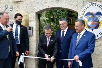 Corte de cinta de la embajada en Jerusalén: el canciller Omar Bulla inaugura la sede de Colombia junto a Gideon Saar