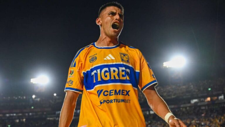 Tigres vs Toluca - Guillermo Martínez celebra gol en el Estadio Universitario
