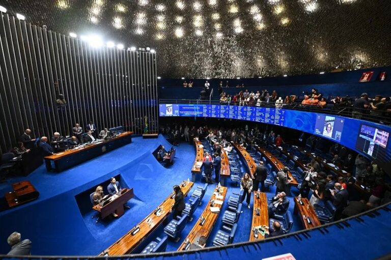 Pleno del Senado de Brasil durante la votación que aprobó la semana laboral de 40 horas