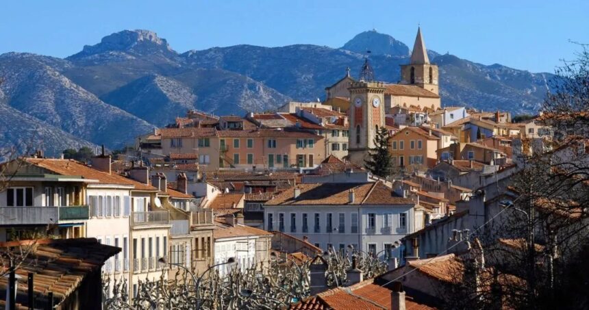 Vista de Aubagne, en el sur de Francia, donde un alumno de 14 años disparó en su colegio con una escopeta - alumno 14 años escopeta colegio Francia