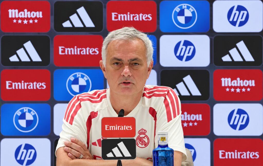 José Mourinho, entrenador del Real Madrid, hablando en rueda de prensa sobre ganar la Champions