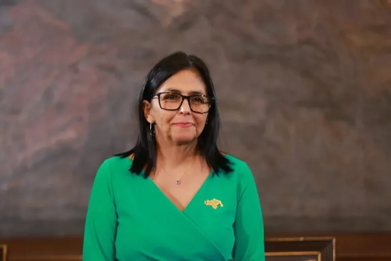 Gira de Delcy Rodríguez: la presidenta encargada de Venezuela en un acto oficial