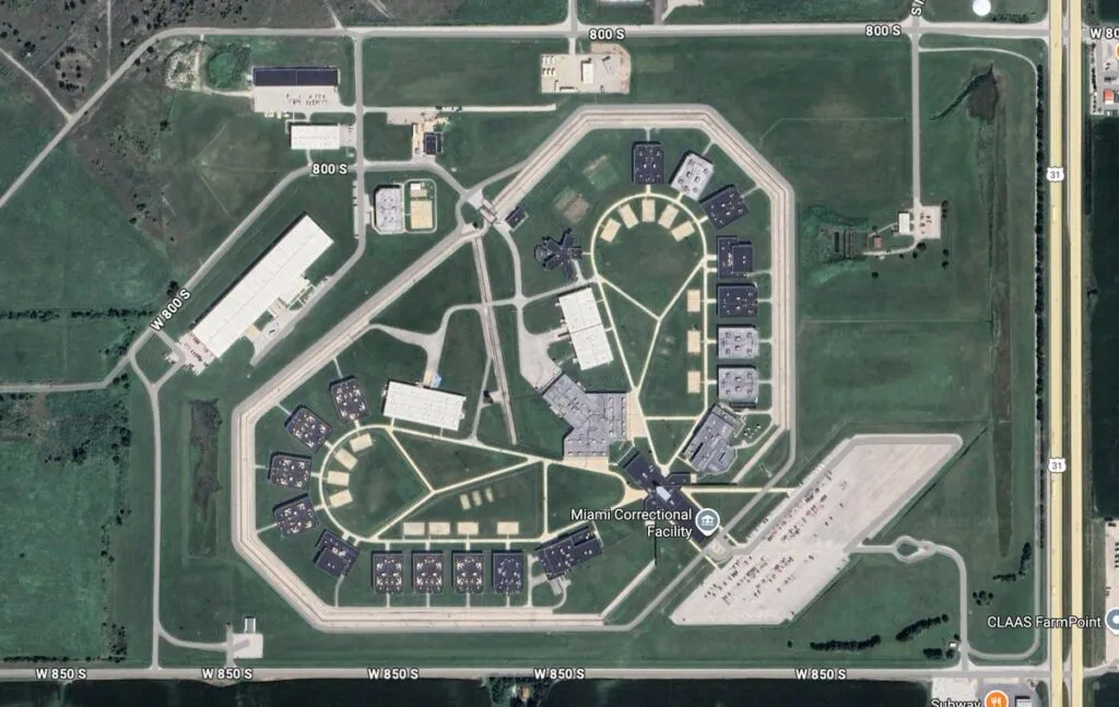 ICE detiene a un ciudadano de EE. UU.: vista aérea de la Miami Correctional Facility de Indiana, donde Phillip James está recluido desde enero