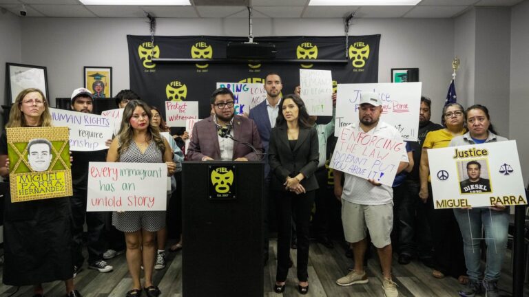 ICE atropelló a un hombre en Houston: César Espinosa, de FIEL, habla en la conferencia de prensa por Miguel Parra Hernández