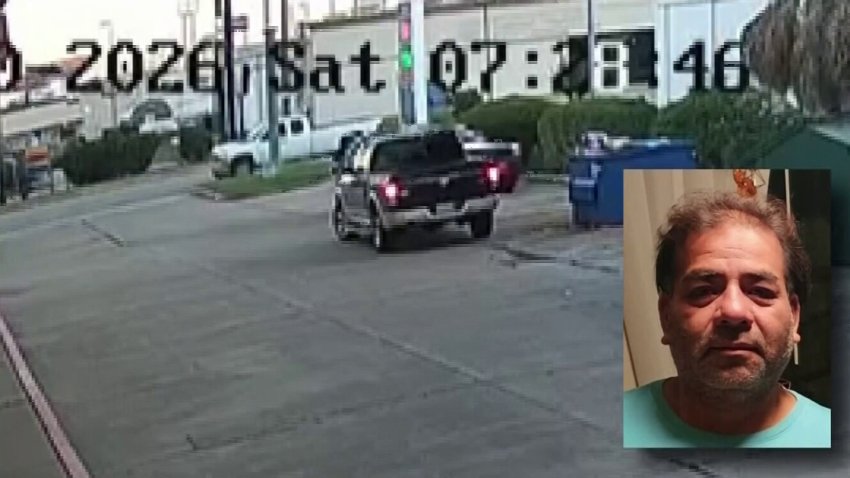 Captura de vigilancia del operativo en el que ICE atropelló a un mexicano en Houston, con retrato de Miguel Parra-Hernández