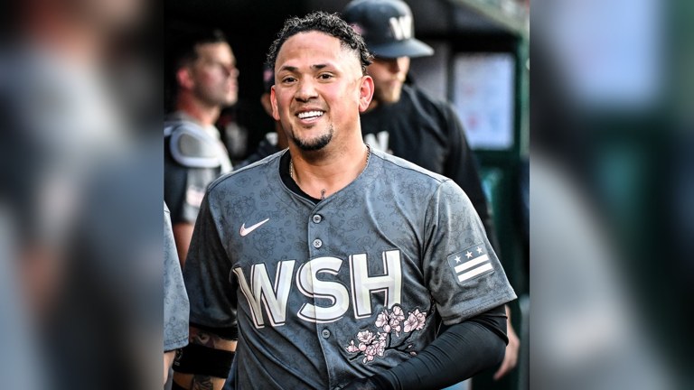 Ildemaro Vargas libre: el venezolano, de frente y sonriendo, con el uniforme de Washington en 2024