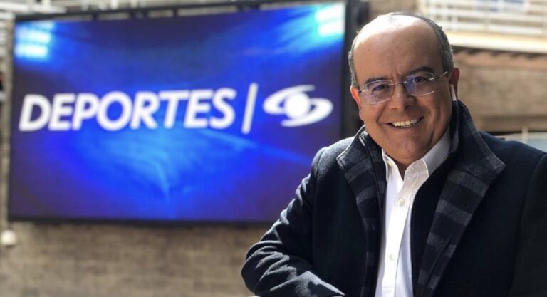 Imputación de Ricardo Orrego: el periodista deportivo frente a una pantalla de Deportes Caracol
