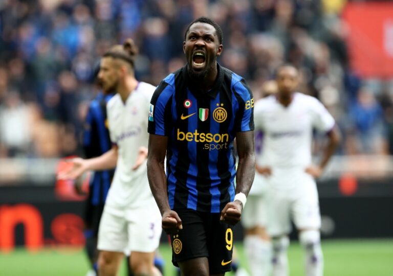 Inter remonta a la Fiorentina: Marcus Thuram celebra su gol del empate en San Siro en la Serie A 2026