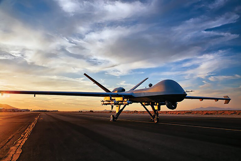 Dron MQ-9 Reaper de Estados Unidos en una pista, el modelo de dron en Ormuz que Irán afirma haber derribado