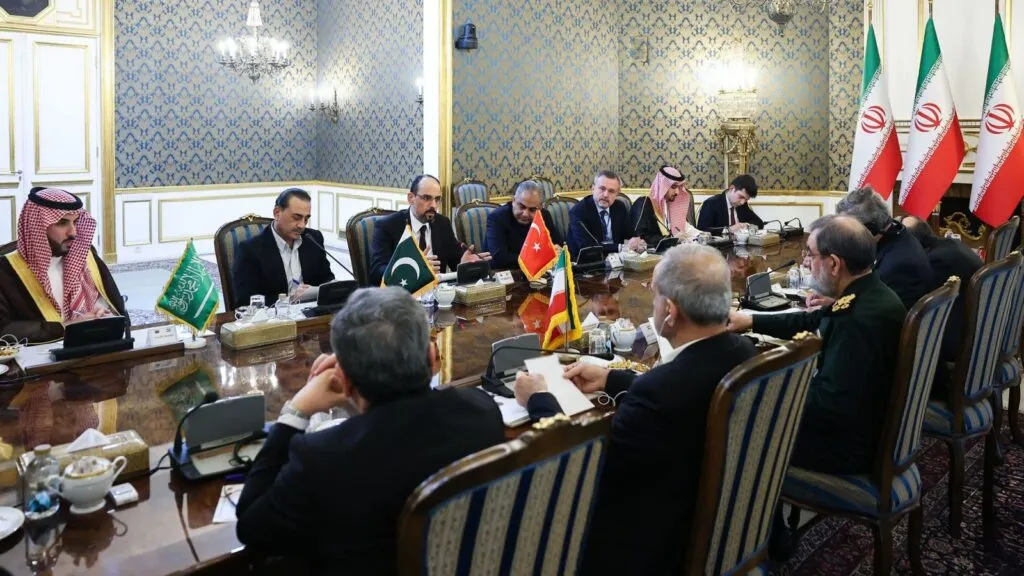 Irán y el pacto de La Meca: delegados de Arabia Saudí, Pakistán y Turquía reunidos con autoridades iraníes en Teherán