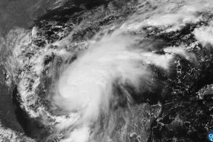 Huracán Isaías en el Golfo de México visto desde satélite
