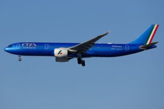 Avión Airbus A330-900 de Ita Airways en vuelo, la aeronave que operará los vuelos Roma Caracas