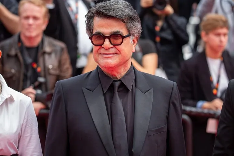 Jafar Panahi en la alfombra roja del Festival de Cannes durante el estreno de su película